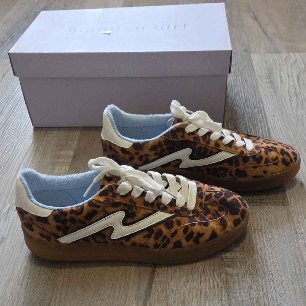 Madden Girl Giia Lace-Up Low-Top Sneakers - Picture 3 of 7